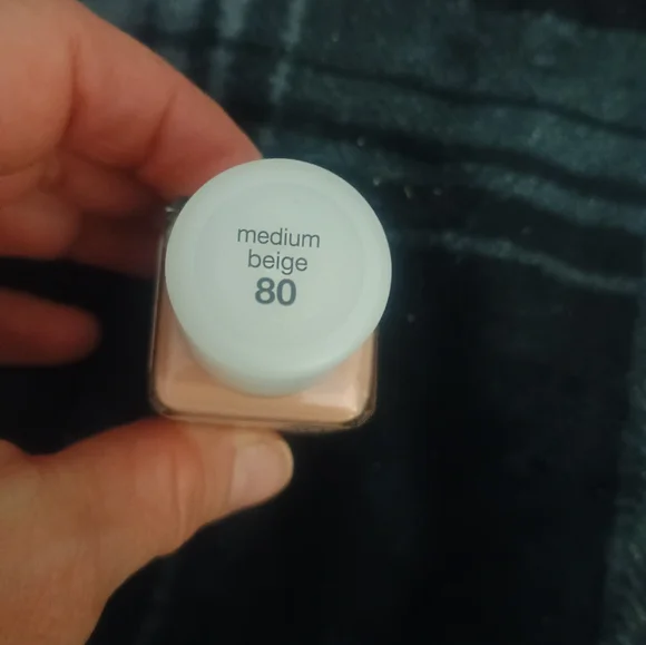 Neutrogena SkinClearing Oil-Free Makeup Medium Beige #80 - Picture 2 of 2